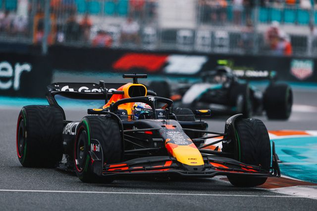 Max Verstappen conquista pole em Miami