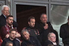 Bayern começou a perder e filmaram logo a cara de Kane... (vídeo)
