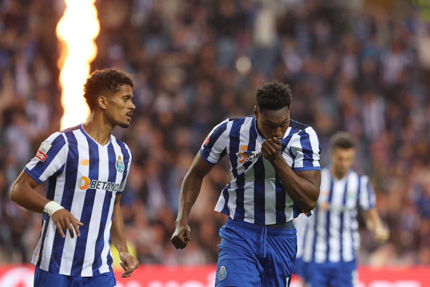 Samu marcou de penálti e fez depois o 3-1 final contra os cónegos (Foto: Catarina Morais/Kapta+)