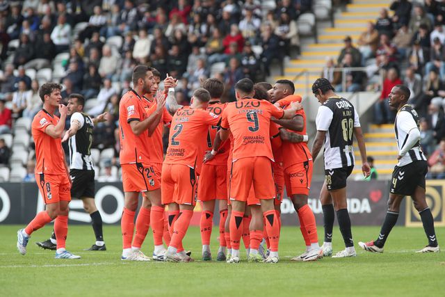Tiago Silva e Jesús Ramírez apontaram os tentos do triunfo dos minhotos na Madeira (Foto: Homem de Gouveia/LUSA)