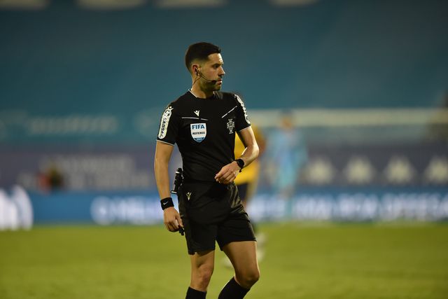 João Gonçalves, da AF Porto, no jogo entre Estoril e Benfica