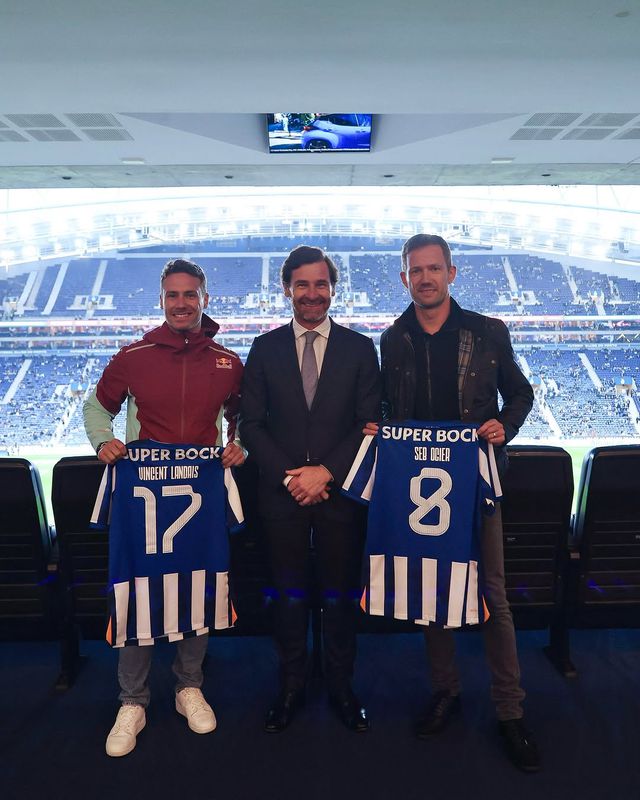 Sébastien Ogier aproveitou facto de estar em Portugal para... ir ver o FC Porto (foto)