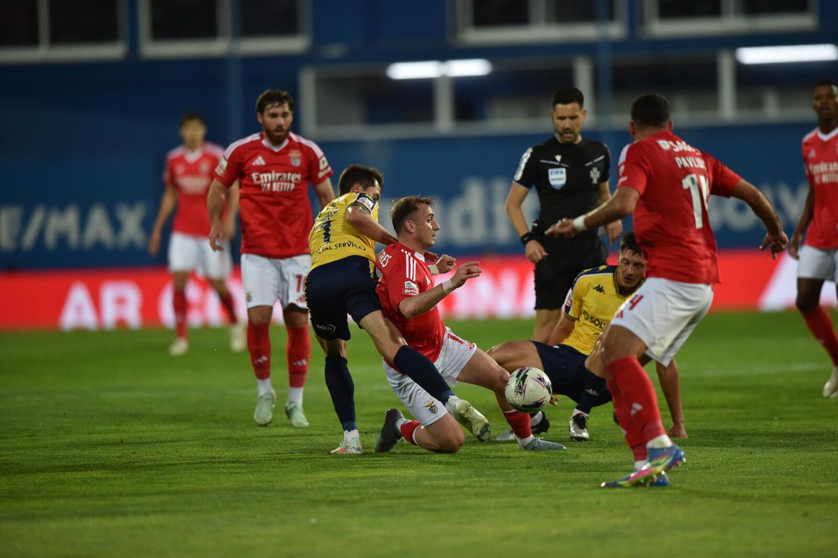 Estoril-Benfica, 1-2 Pavlidis no melhor e Aursnes sempre a tricotar (destaques do Benfica)
