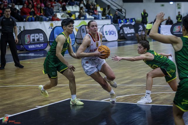 Esgueira e Benfica discutem final da Liga feminina