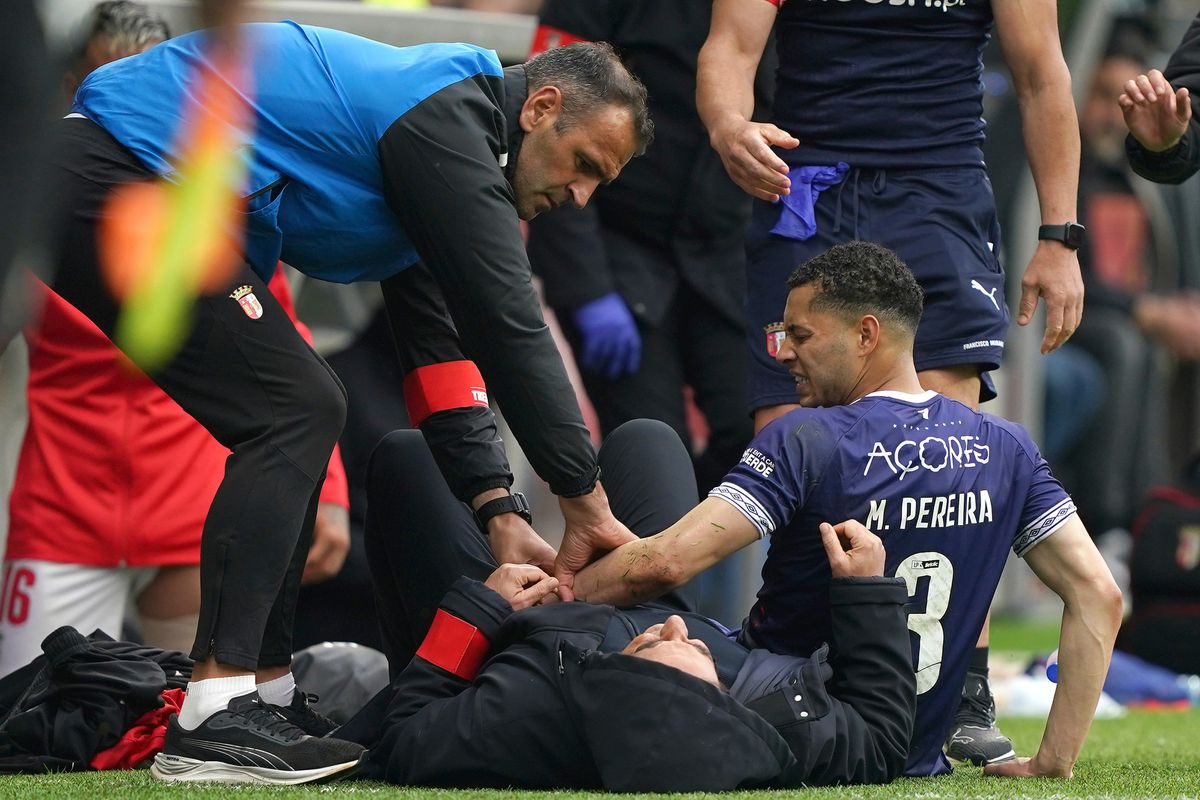Carvalhal sobre a lesão no ombro: «Agora só posso mandar a equipa para frente!»
