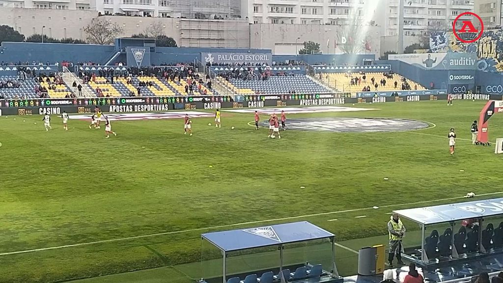 Já há onze do Benfica e com Di María no banco!