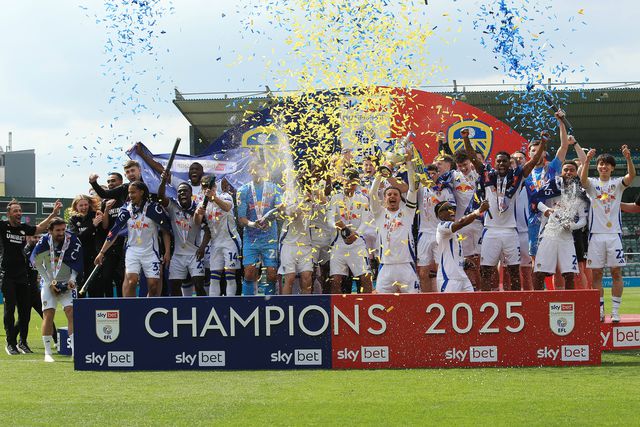 Final de loucos dá título do Championship ao Leeds (vídeos)