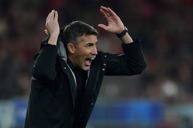 Lage à beira de um ataque de nervos