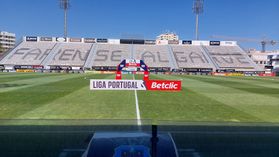 Farense-Famalicão: já há onzes, com novidades nos dois conjuntos