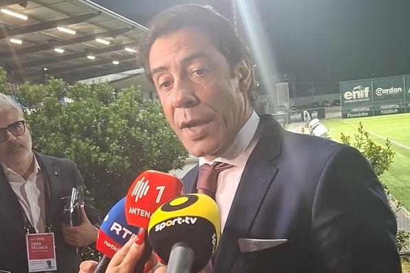 Rui Costa acusou o árbitro Gustavo Correia de ter prejudicado o Benfica para evitar que os encarnados se qualifiquem para a Liga dos Campeões — Foto: A BOLA