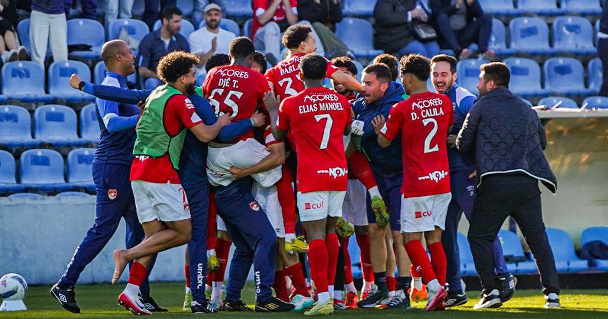 Santa Clara celebra permanência na Liga