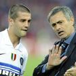 Chivu com Mourinho no Inter em 2010 (IMAGO)