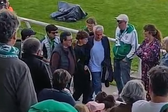 José Mourinho e adeptos - Foto: D.R.