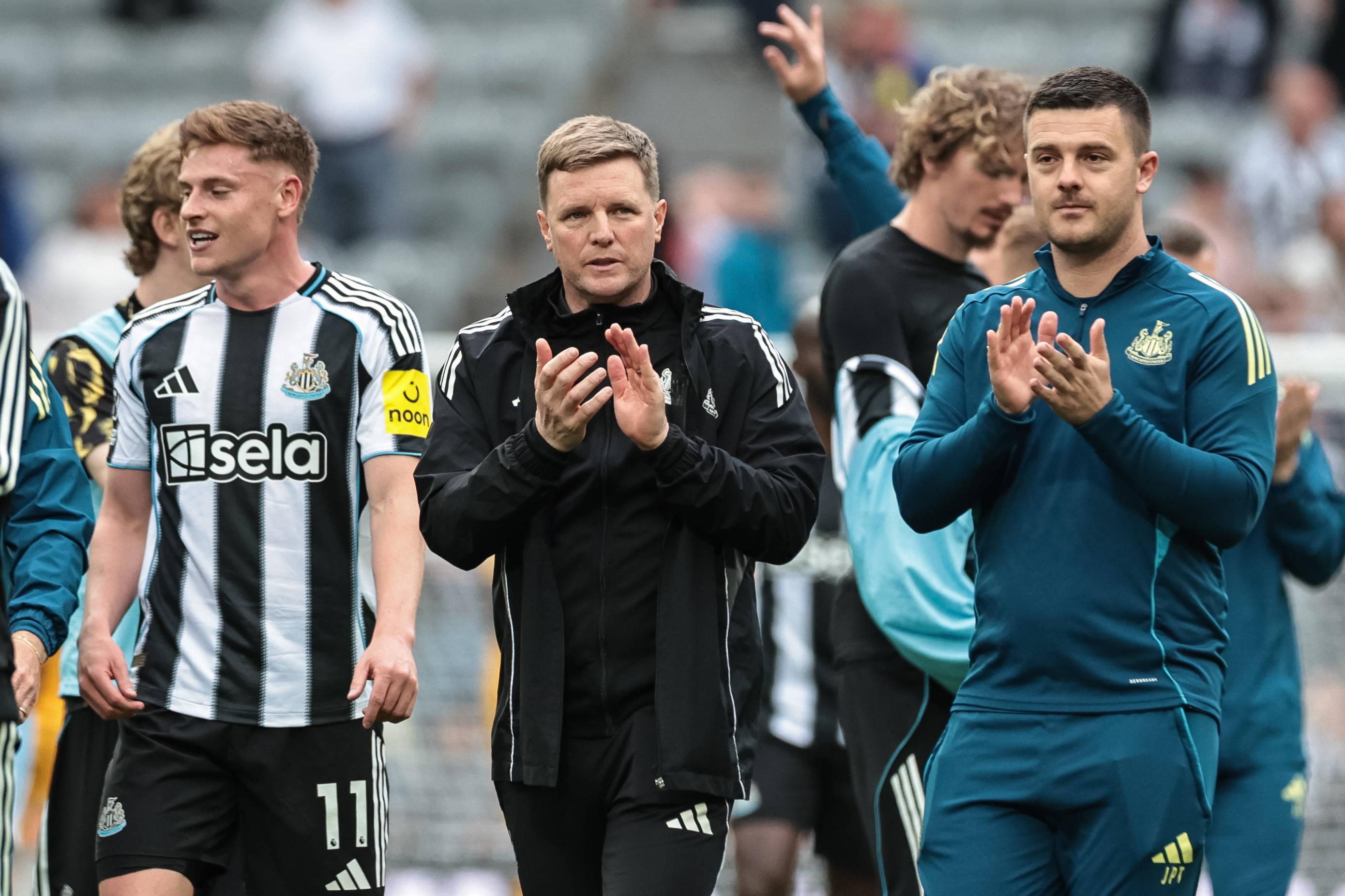 Eddie Howe, treinador do Newcastle, a agradecer o apoio dos adeptos