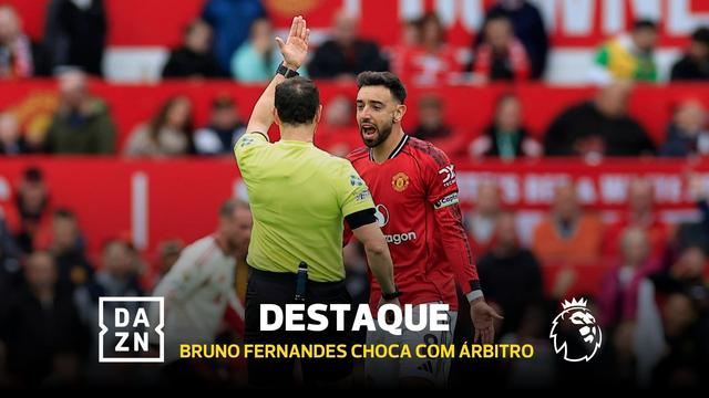 Bruno Fernandes esbarrou no árbitro e... ficou irritadísimo!