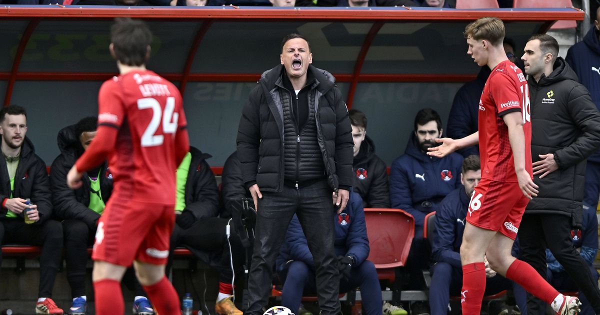 «Desperdicei um ano da minha carreira de treinador com estes jogadores»