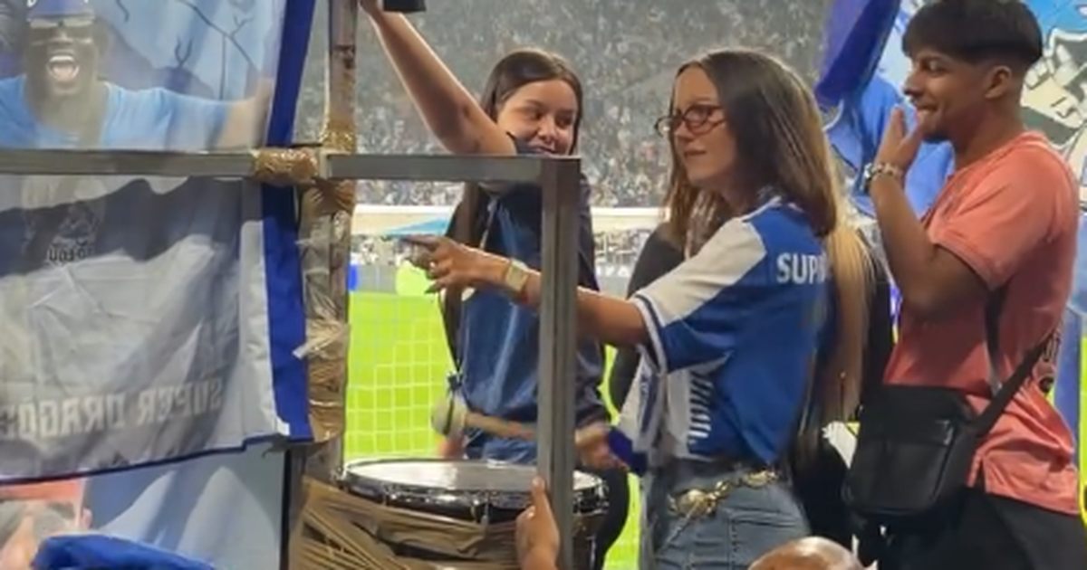 Namorada de Kiwior viu jogo do título com os Super Dragões (vídeo e fotos)