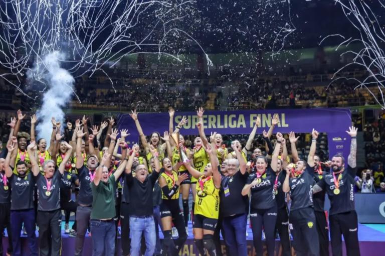 Rui Moreira conquistou o título de voleibol feminino no Brasil. Foto FPV
