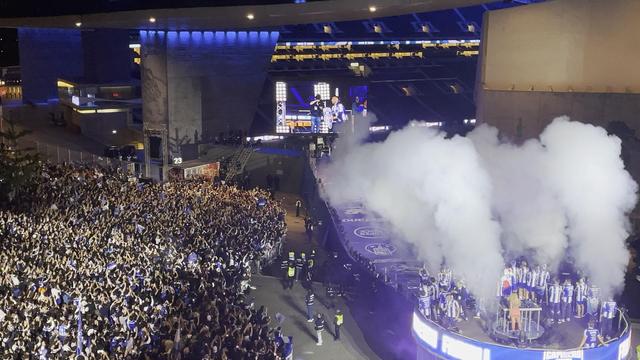 A subida de Farioli ao coreto do Dragão, com música a condizer