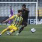 Hugo Félix tem sido o mais inconformado do Tondela neste duelo frente ao Casa Pia — Foto: Carlos Barroso/LUSA