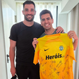 Antonio Adán regressa a Madrid e oferece prenda ao vizinho Pedro Fernandes
