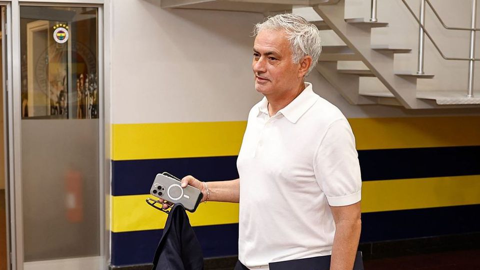 O primeiro dia de trabalho de Mourinho no Fenerbahçe (fotos)