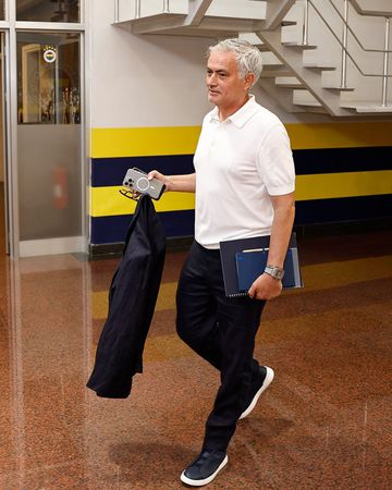 O primeiro dia de trabalho de Mourinho no Fenerbahçe (fotos)