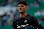 Diogo Pinto, guarda-redes de 20 anos, joga de leão ao peito desde 2017