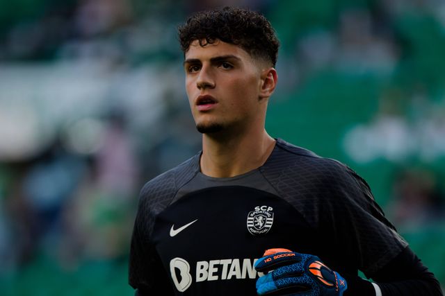 Diogo Pinto, guarda-redes de 20 anos, joga de leão ao peito desde 2017