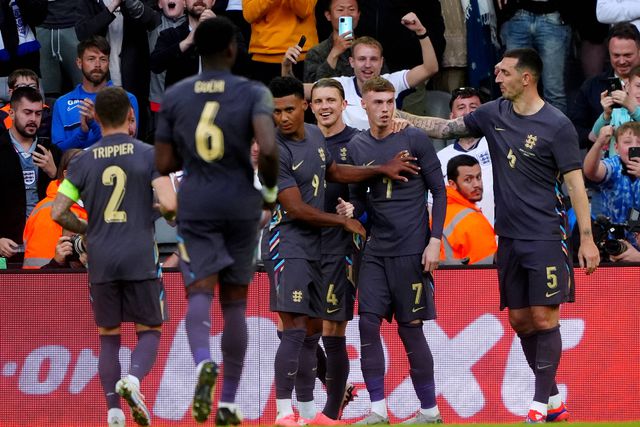 Inglaterra vence a Bósnia com três golos na última meia-hora