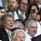 Rod Stewart cancela concerto, mas vai ao Mundial