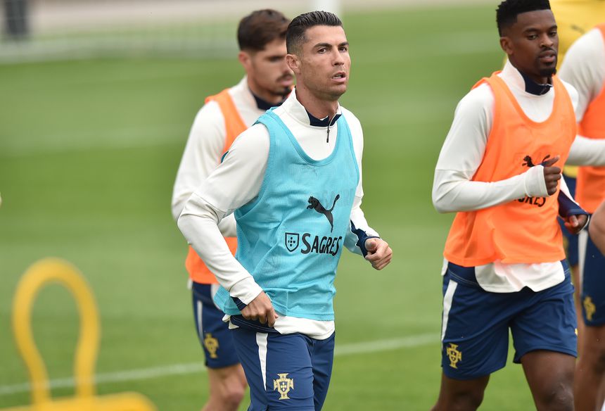 Cristiano Ronaldo e Nélson Semedo durante um treino da Seleção Nacional a preparar a 'final four' da Liga das Nações