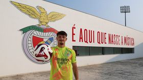 Guarda-redes renova pelo Benfica