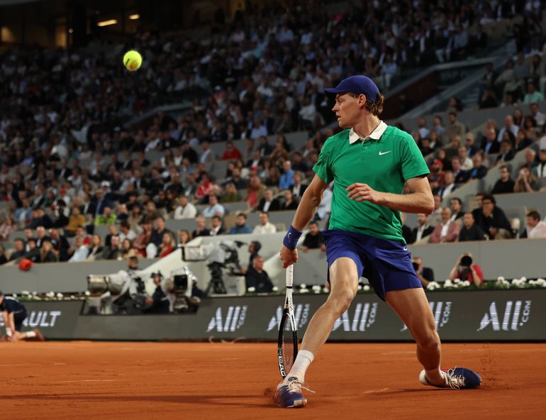 Sinner avança para os quartos de final de Roland Garros