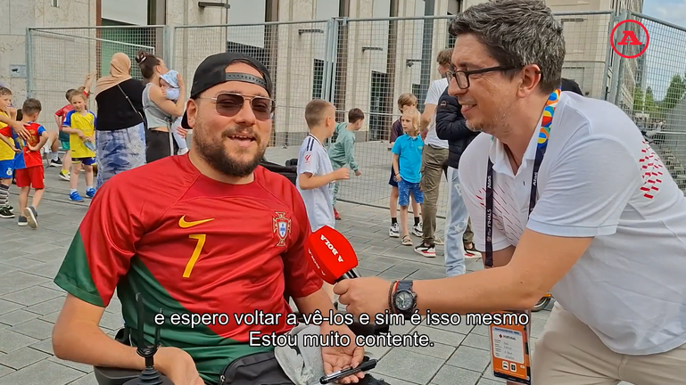 Inspirado em CR7, Tunay luta por um lugar na Bundesliga... de cadeira de rodas