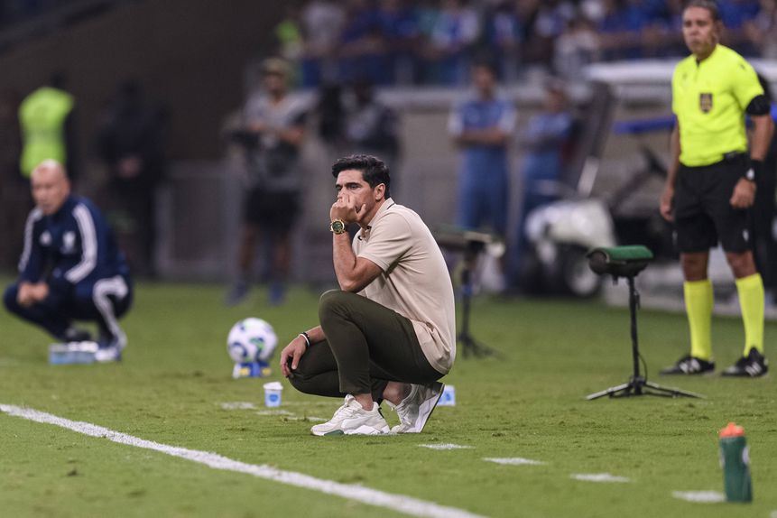 Leonardo Jardim e Abel Ferreira atentos ao jogo