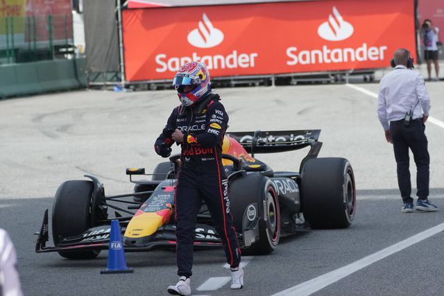 Max Verstappen frustrado com o fim do GP de Espanha