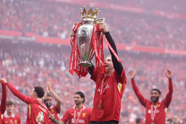 Mercado oficial: foi campeão com o Liverpool e ruma agora ao Brentford