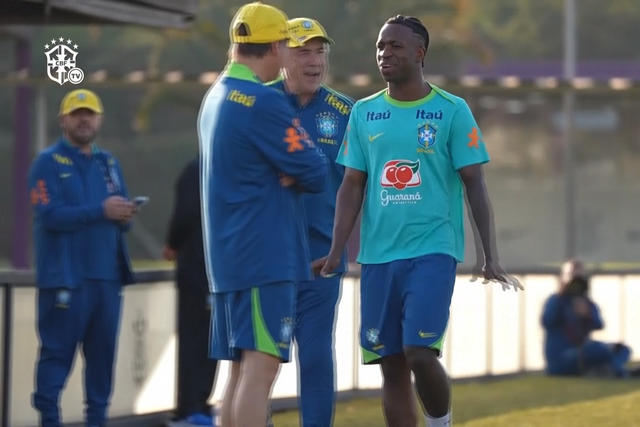 Primeiro treino de Ancelotti no Brasil com caras bem conhecidas