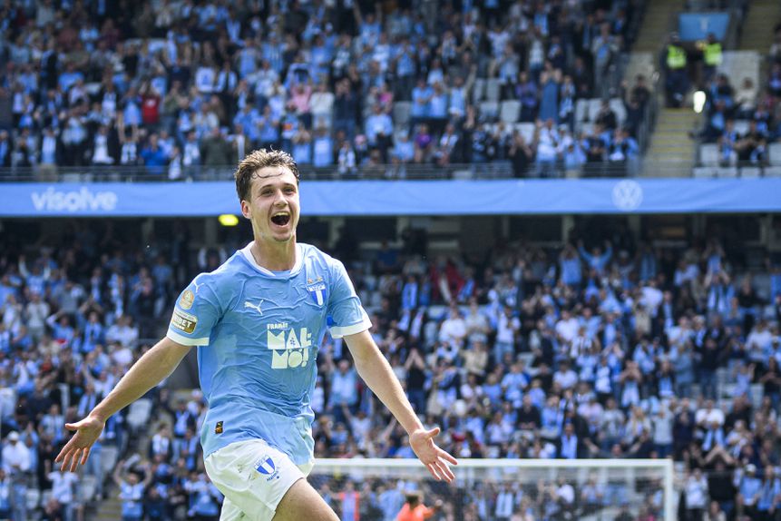 Kenan Busuladzic, 18 anos, festeja golo marcado pelo Malmo no jogo com o Hacken