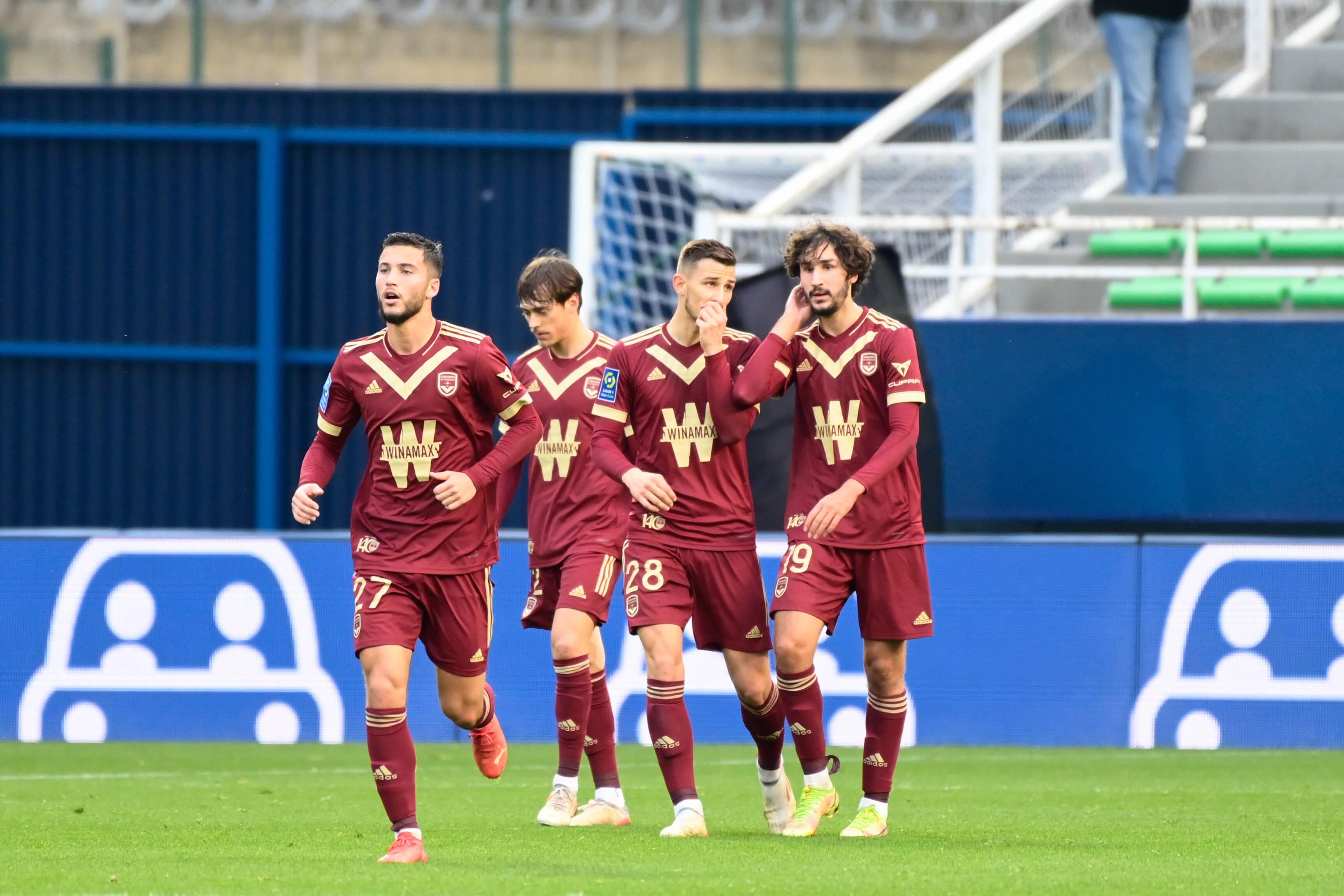 Bordéus - Campeão francês por seis ocasiões. Enfrentou dificuldades em 2021. Caiu à Ligue 2 em 2022 devido a questões financeiras. Queda não se ficou por aí e o clube, em 2024, deixou de ser profissional, caindo para o quarto escalão