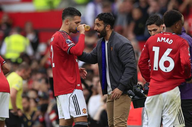 Diogo Dalot foi treinado por Ruben Amorim durante pouco mais de um ano no Man. United