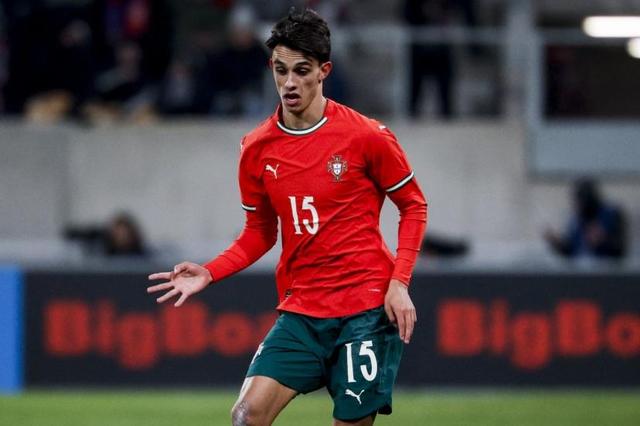 João Rego, médio do Benfica