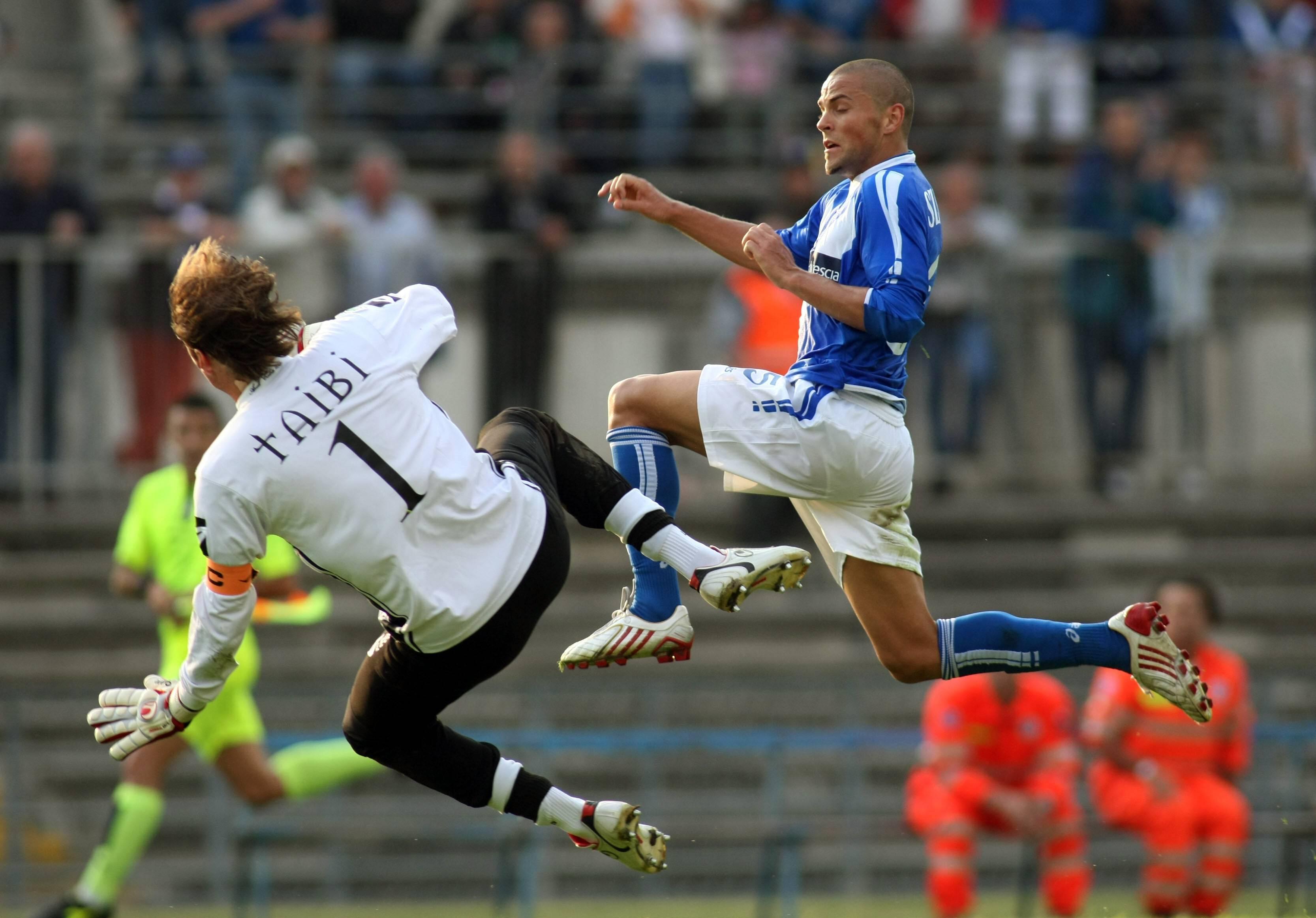 Ascoli - Entrou em declínio após a viragem do século, acabando por falir em 2013/14, altura em que já tinha caído para a terceira divisão do futebol italiano. Compete agora na Serie C
