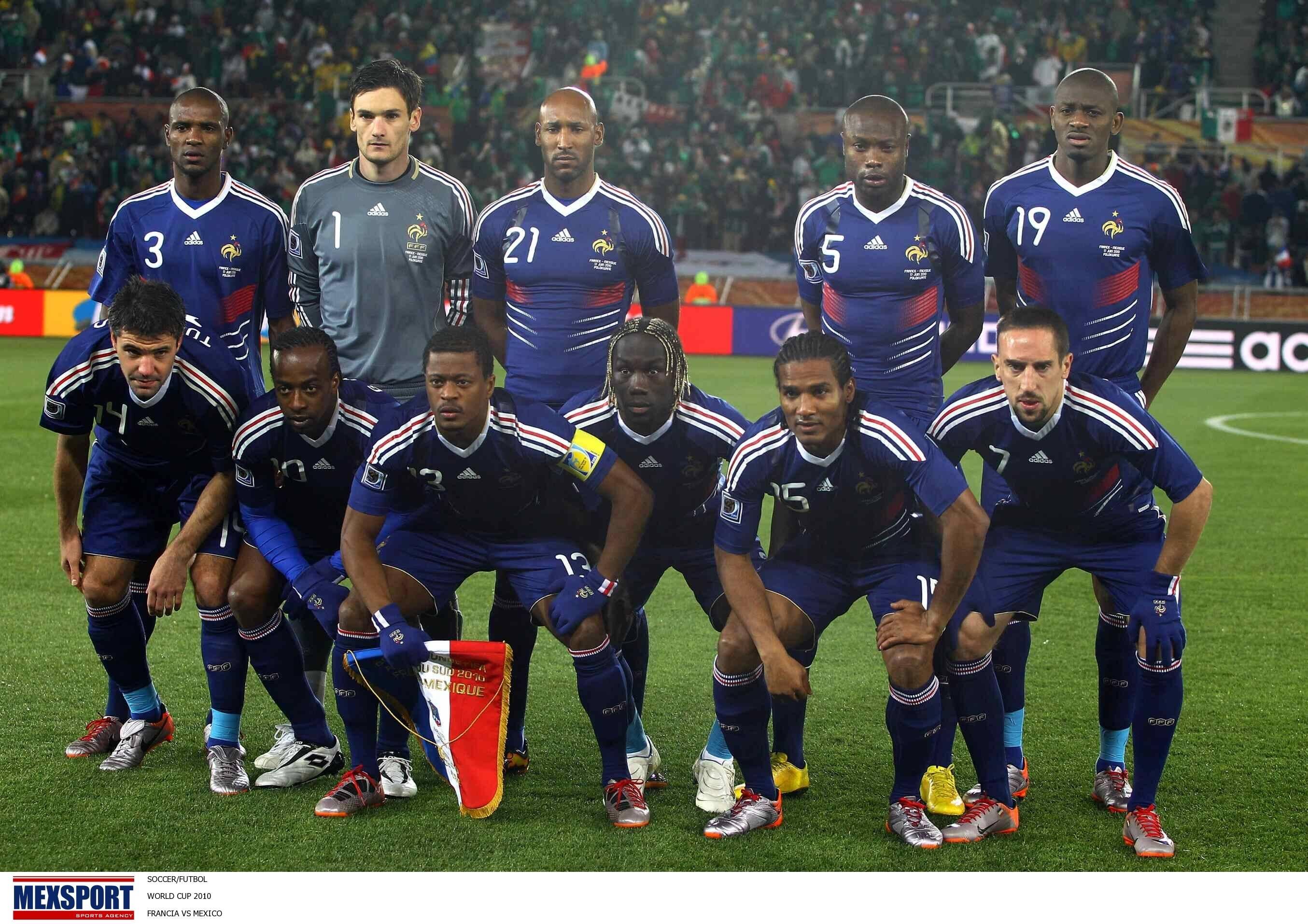 Jogadores de França entraram em greve no Mundial 2010 após Anelka ter sido ordenado a regressar a casa pelo treinador Raymond Domenech por alegados insultos - Foto: Imago