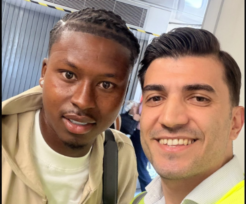 Sidny já no aeroporto em solo turco