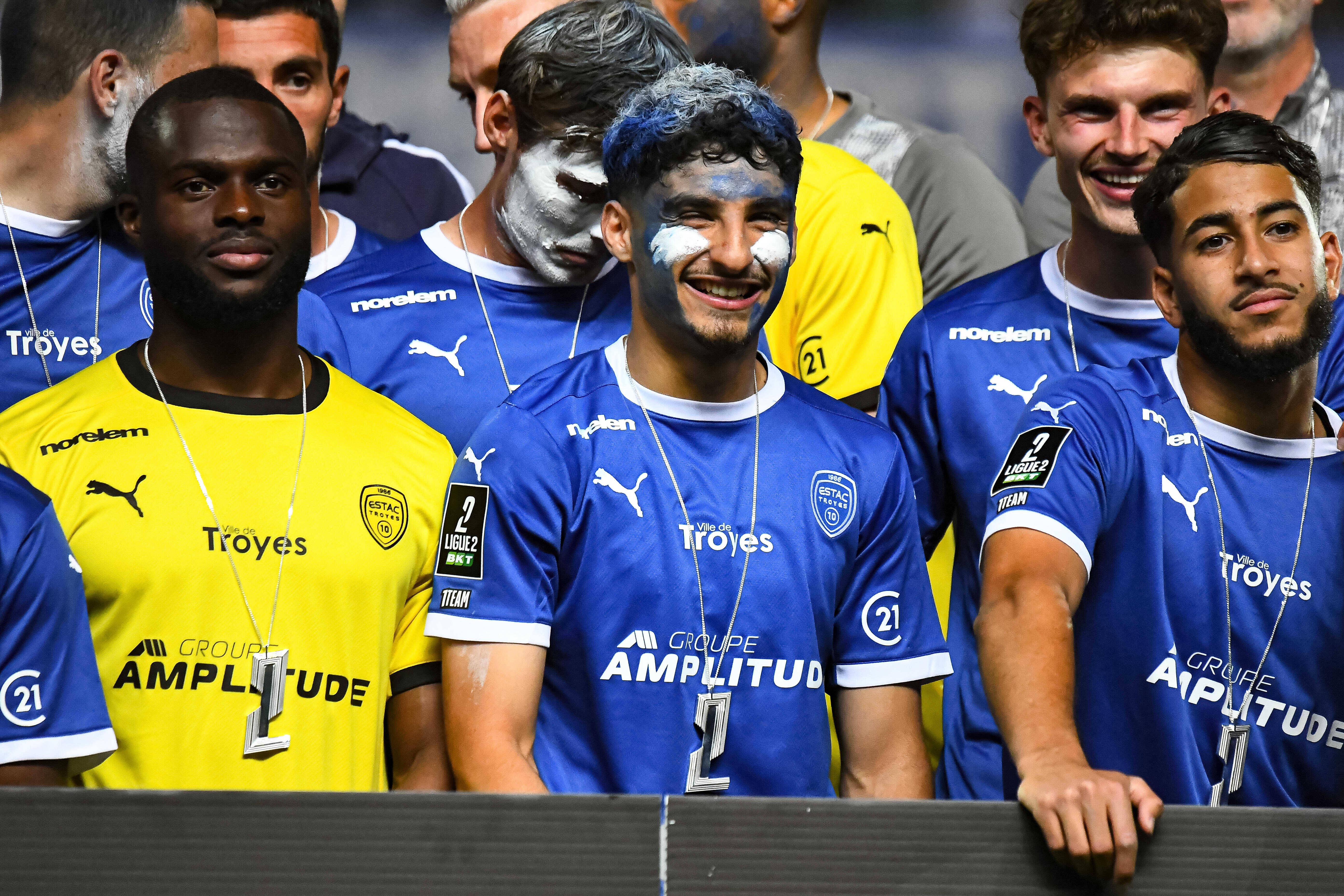 Troyes - Fundado em 1986, o atual ES Troyes AC é o sucessor de três clubes extintos da cidade no norte de França: Union Sportive Troyenne, Association Sportive Troyenne et Savinienne e Troyes Aube Football. Está de regresso à Ligue 1