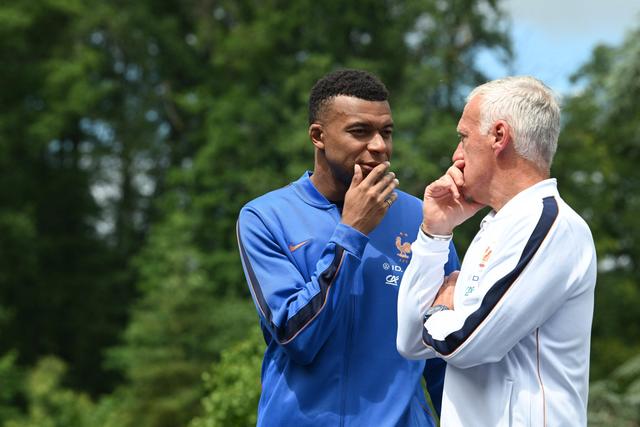 Mbappé e Deschamps