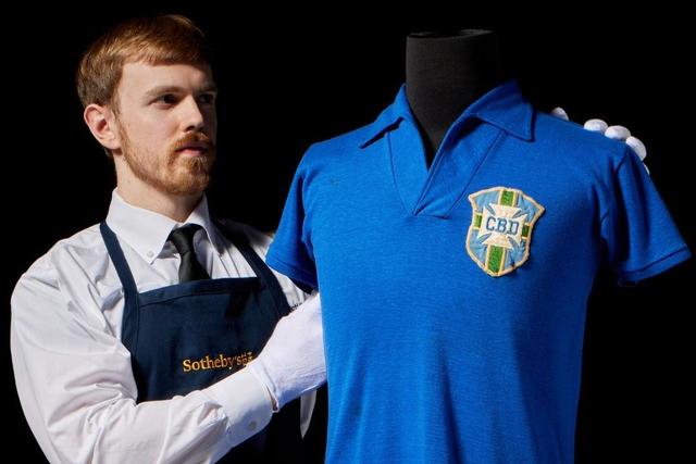 Camisola que Pelé usou na final do Mundial 1958, contra a Suécia - Foto: Sotheby's