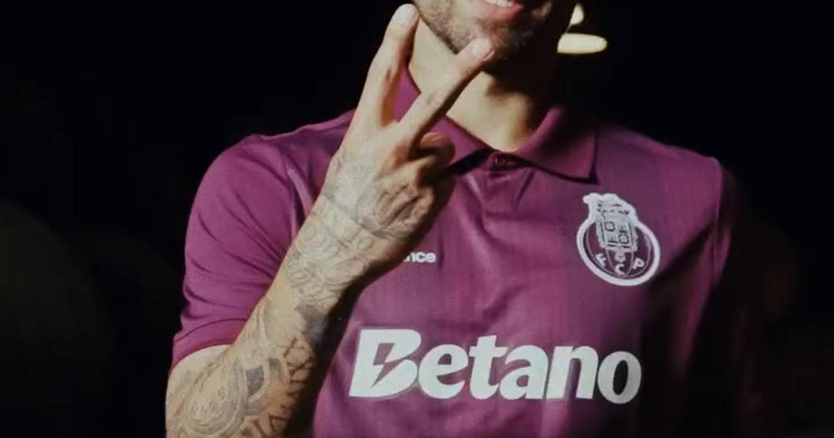 Vinho do Porto no equipamento alternativo dos dragões para a nova época